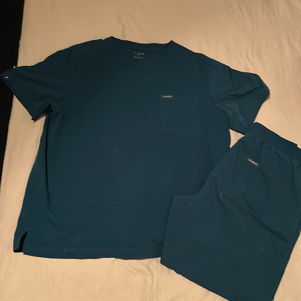 Mens scrub set